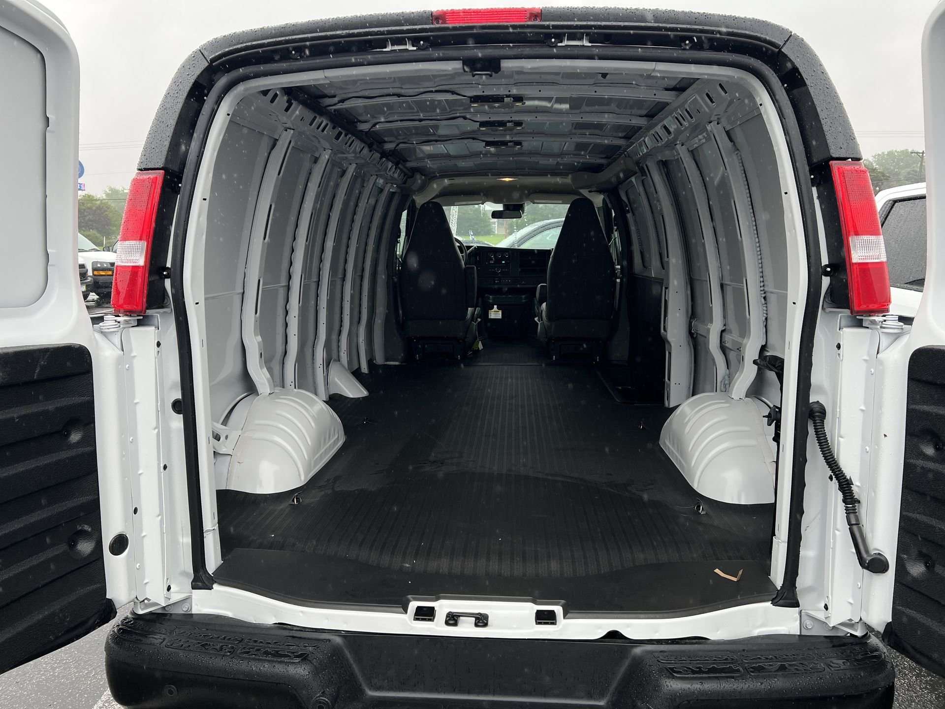 2025 Chevrolet Express Cargo Work Van - Photo 26