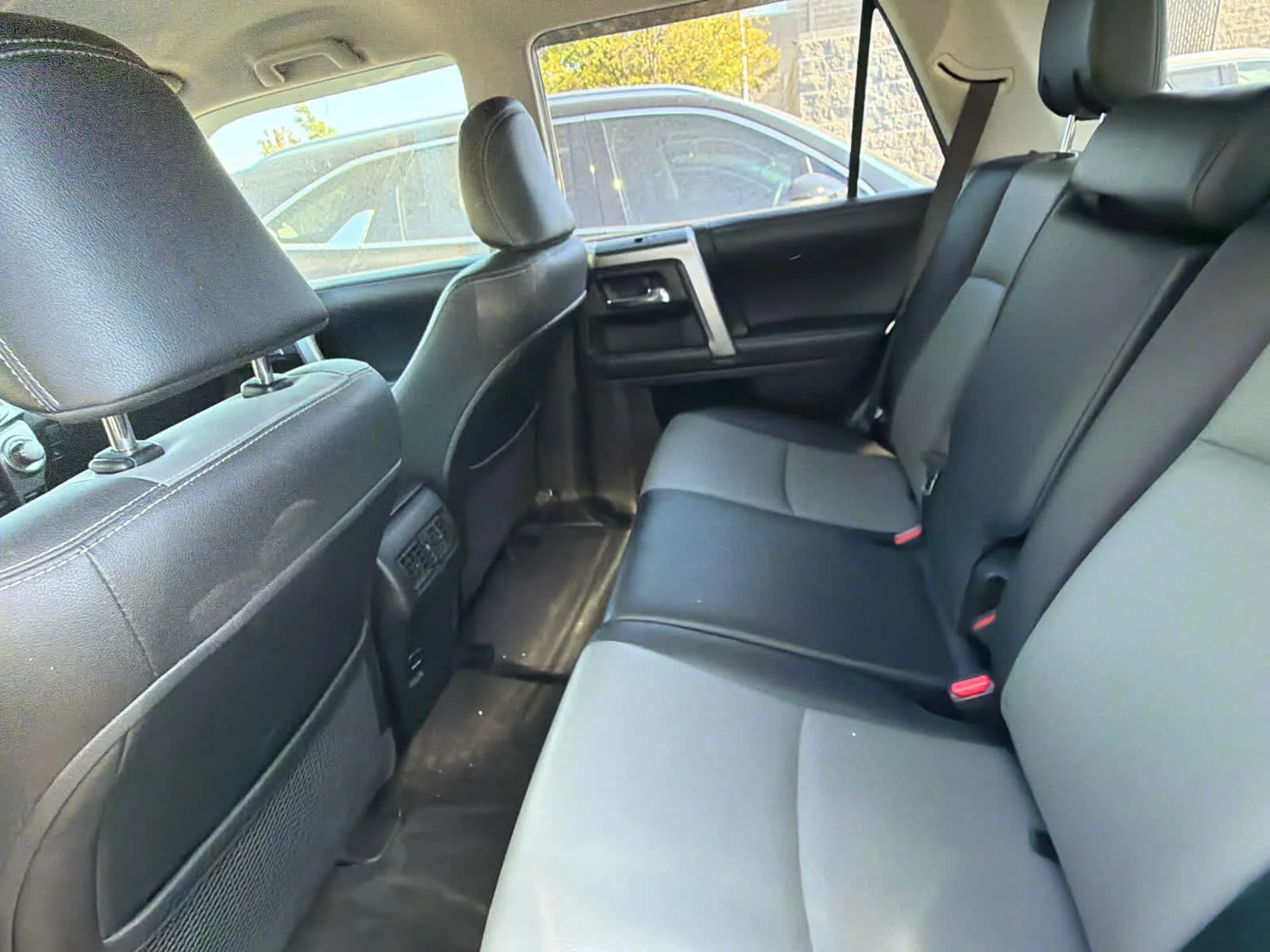Used 2018 Magnetic Gray Metallic Toyota SR5 Premium image 10