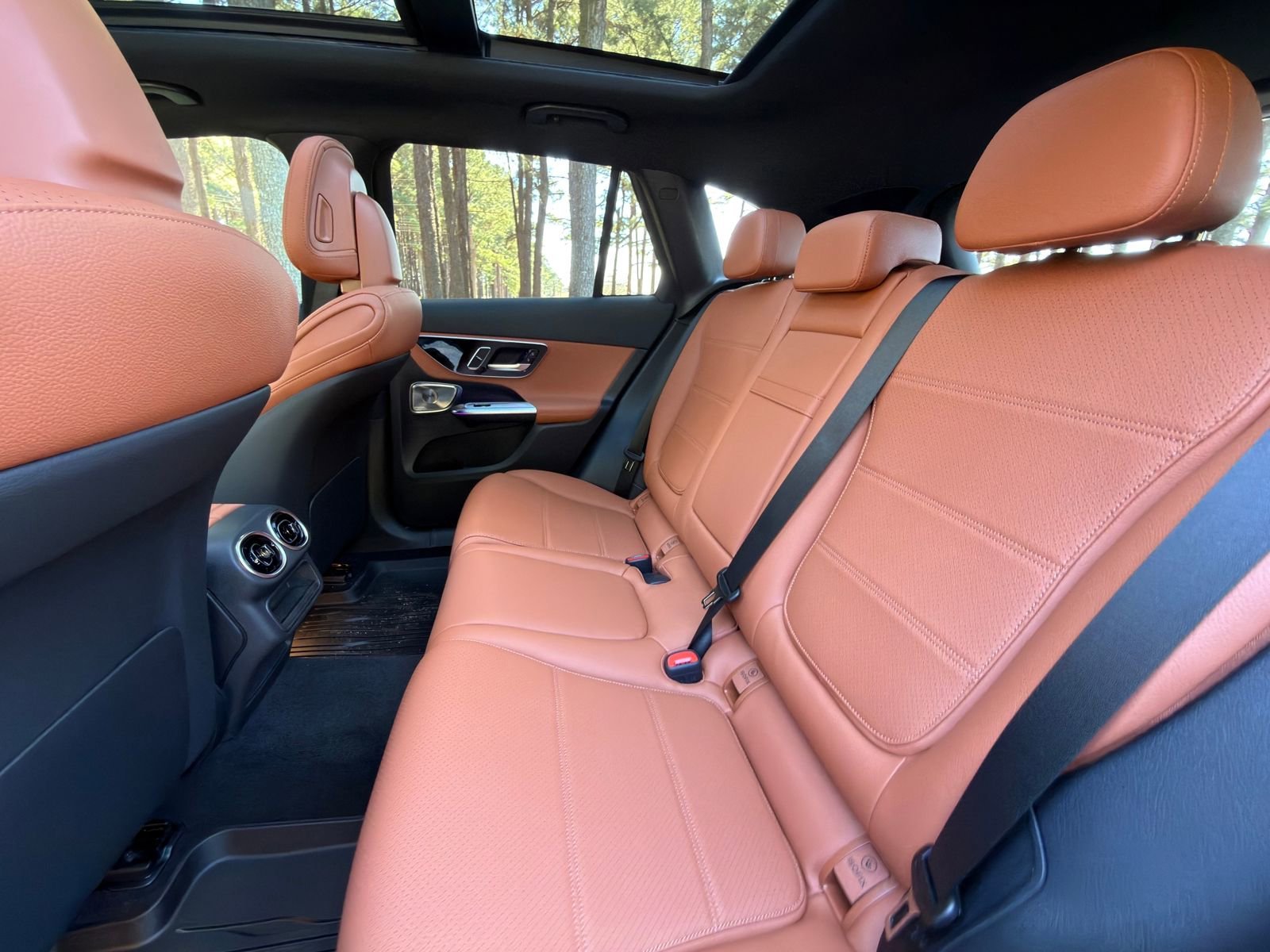 New 2026 Black Mercedes-Benz GLC 300 image 39