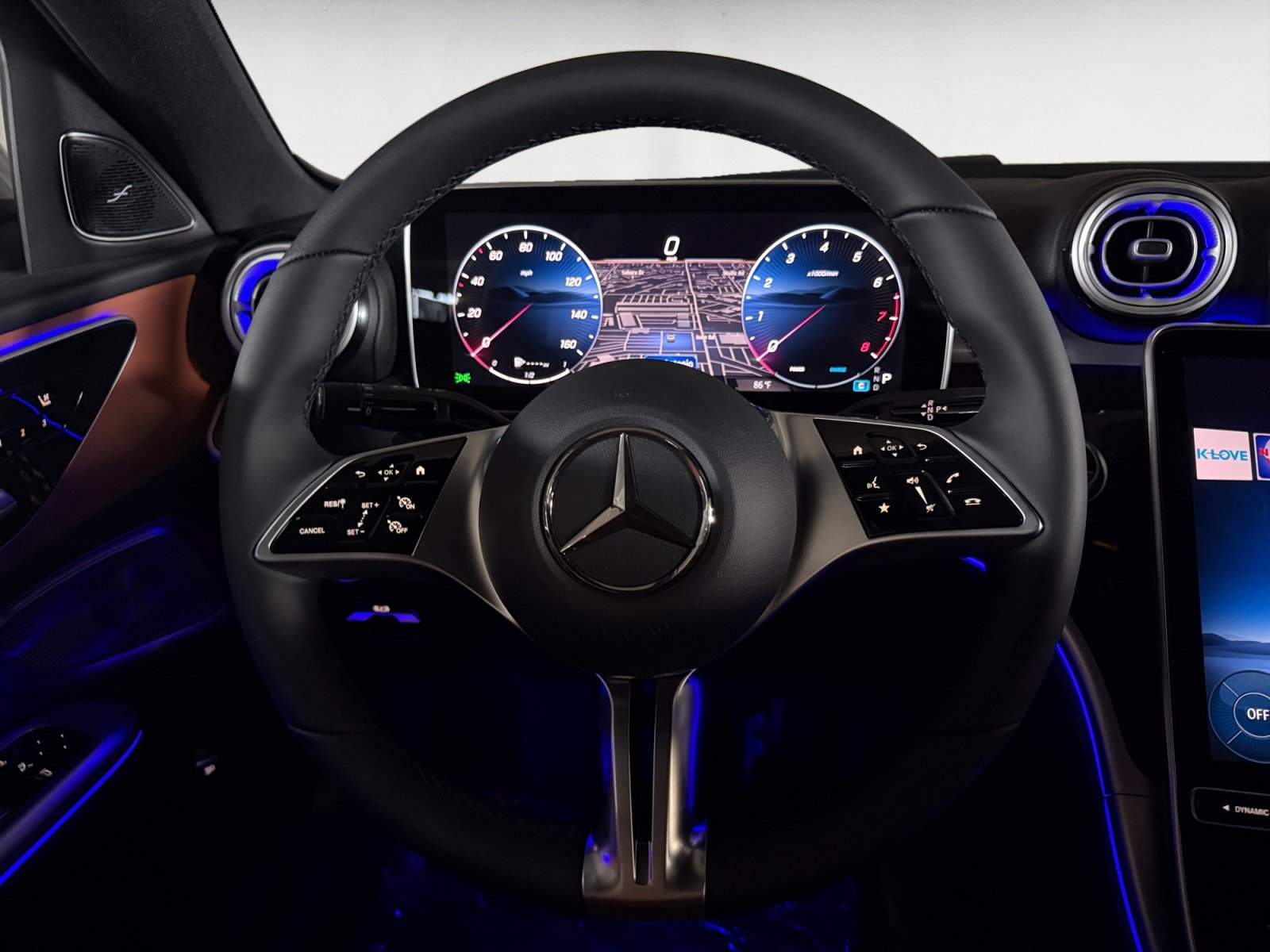 New 2026 MANUFAKTUR Moonlight White Metallic Mercedes-Benz C 300 image 11