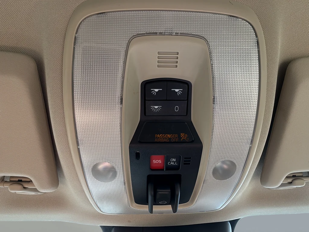 Used 2015 White Volvo T6 image 18