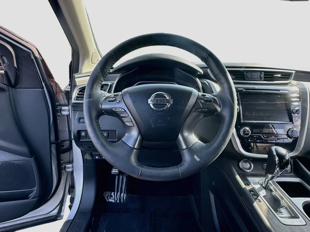 Used 2020 Silver Nissan Platinum image 11