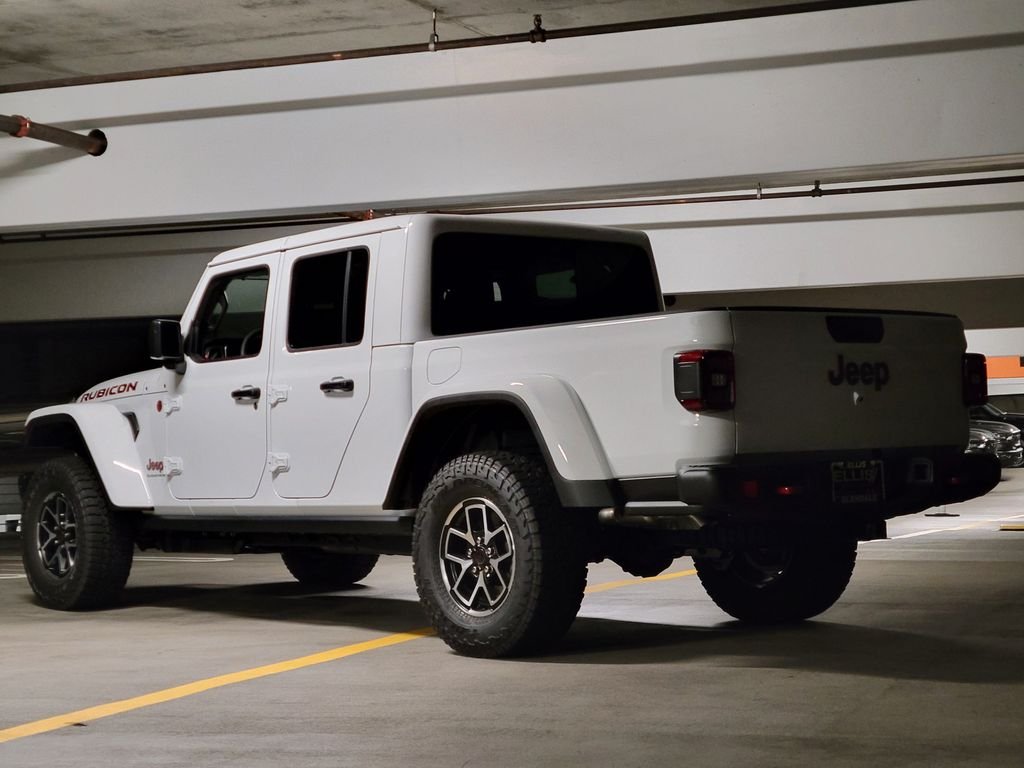 2026 Jeep Gladiator photo 2
