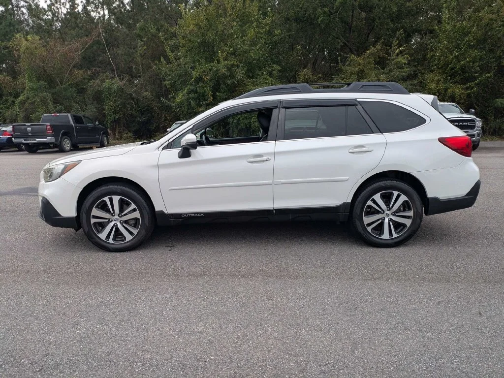 Used 2019 White Subaru 2.5i image 8