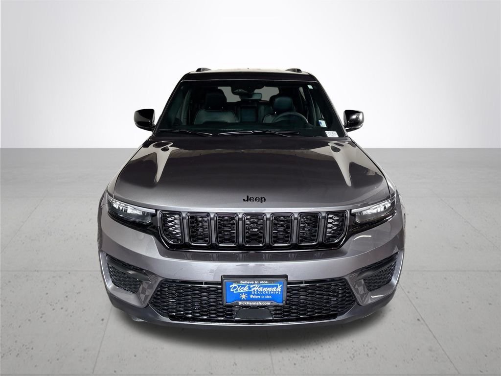 Used 2023 Gray Jeep Altitude X image 3