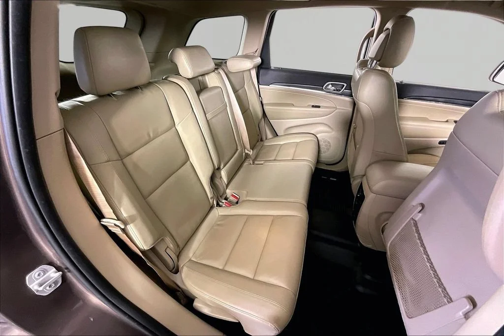Certified Used 2019 Brown Jeep Limited 4x4 image 24