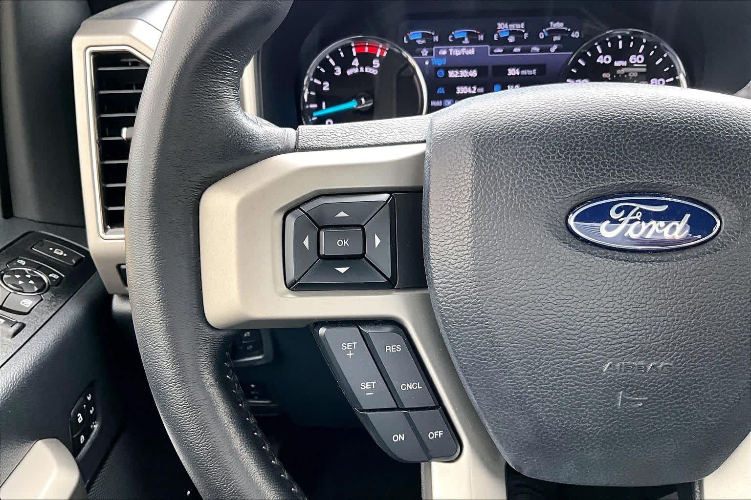 Used 2022 Star White Metallic Tri-Coat Ford LARIAT image 24
