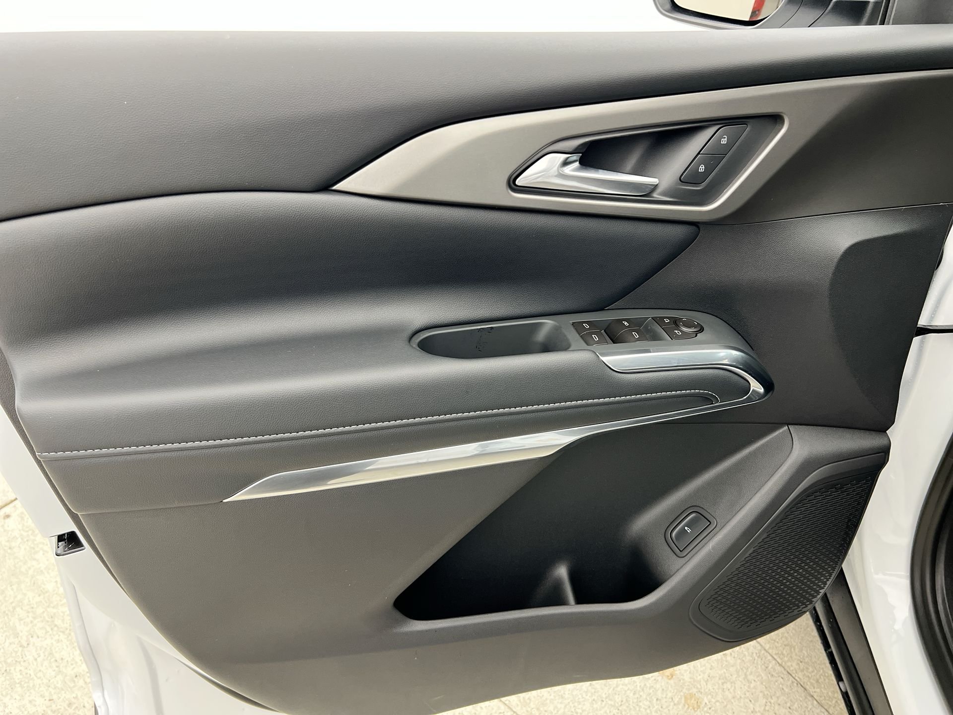 New 2026 Summit White Chevrolet LT image 64