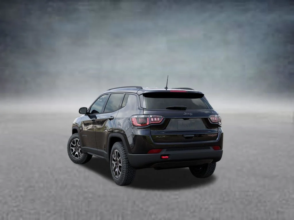 New 2026 Diamond Black Crystal Pearl-Coat Exterior Paint Jeep Trailhawk image 3