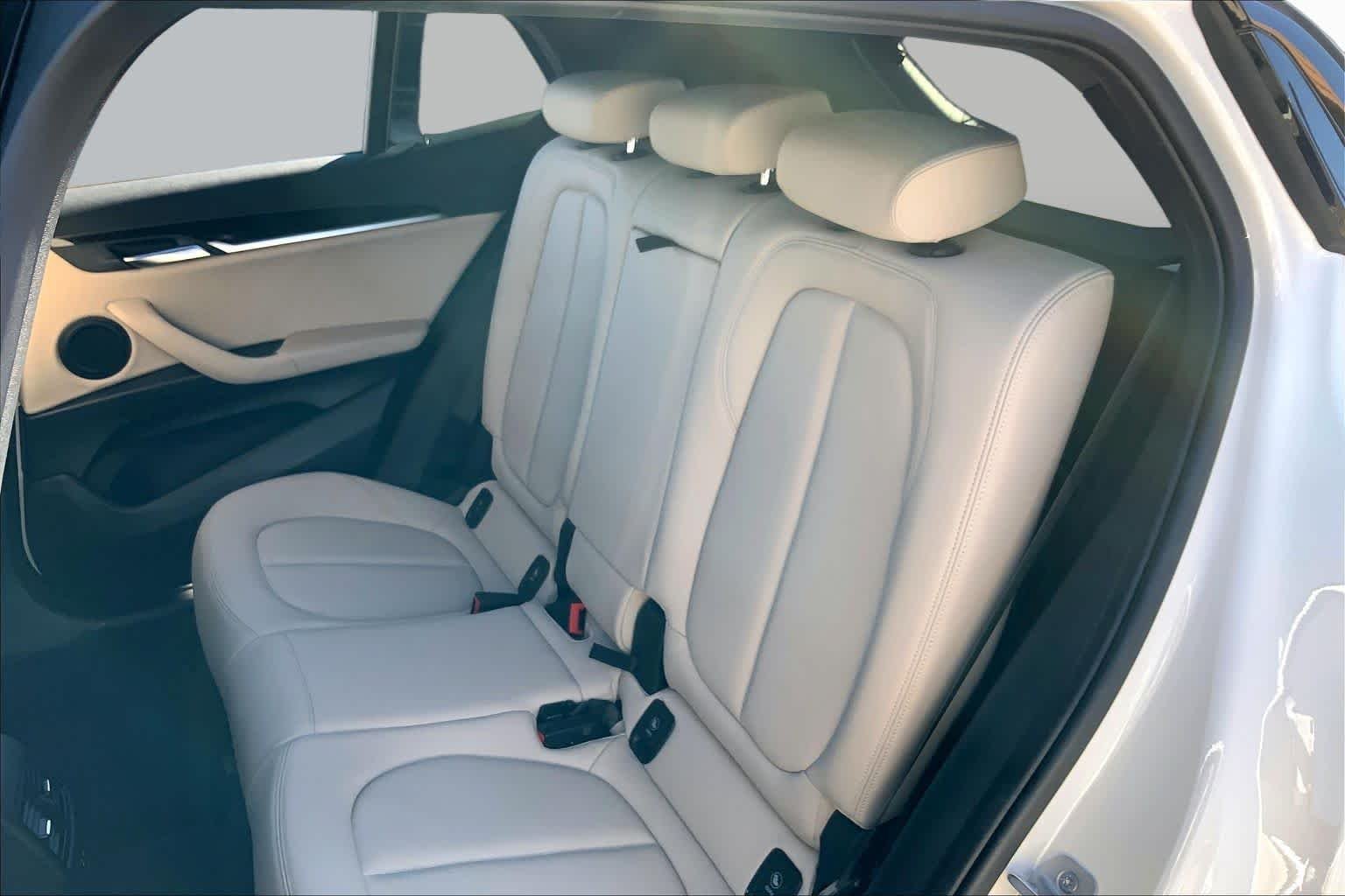Used 2020 Alpine White BMW M35i image 20