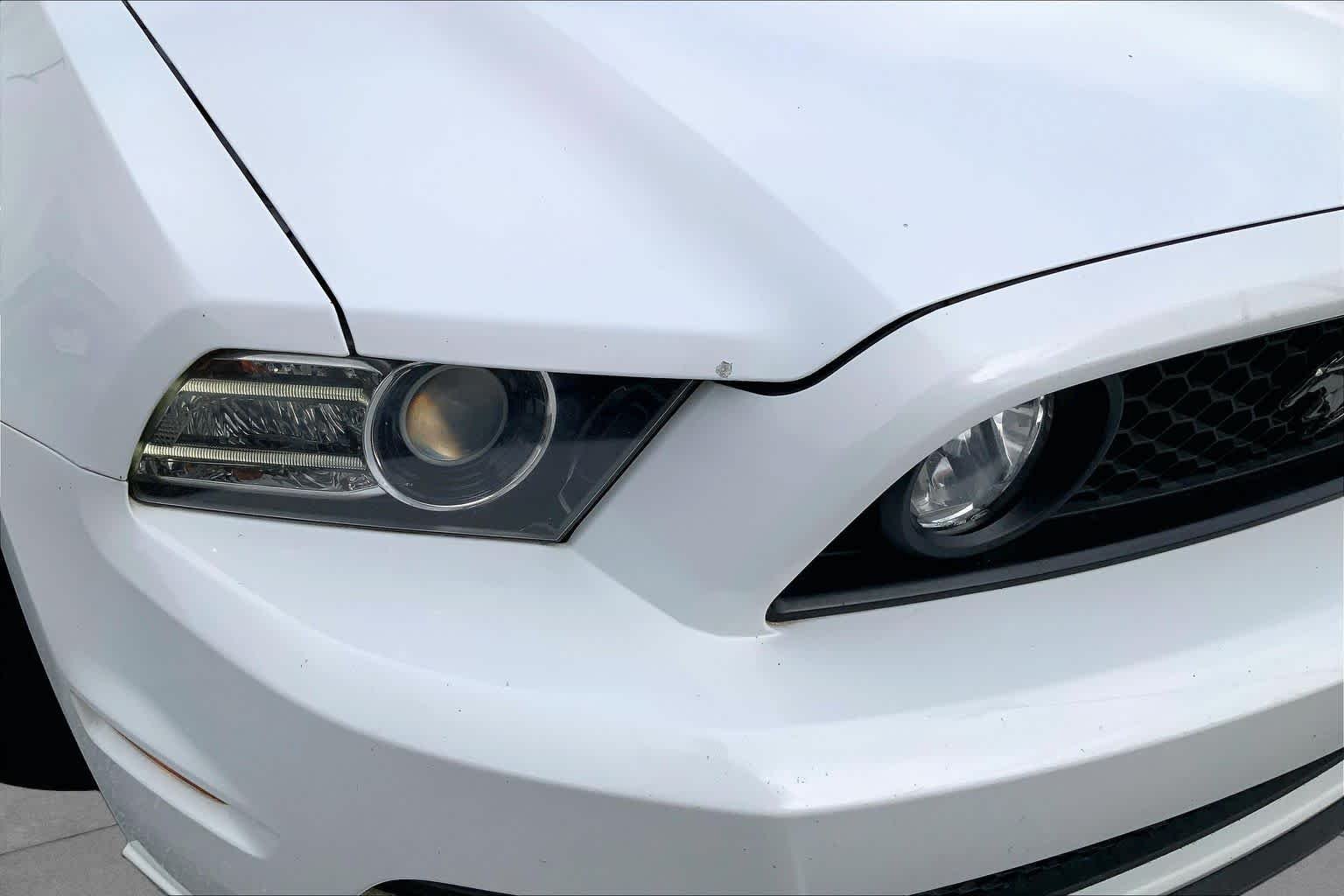 Used 2014 Oxford White Ford GT image 23