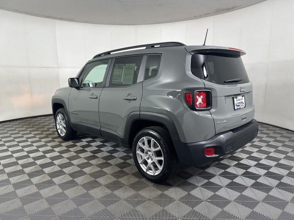 Used 2022 Sting-Gray Clearcoat Jeep Latitude image 18
