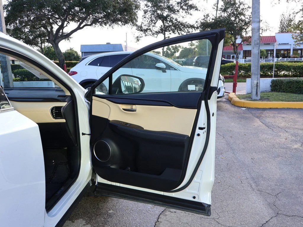 2021 Lexus NX 300 - Photo 23