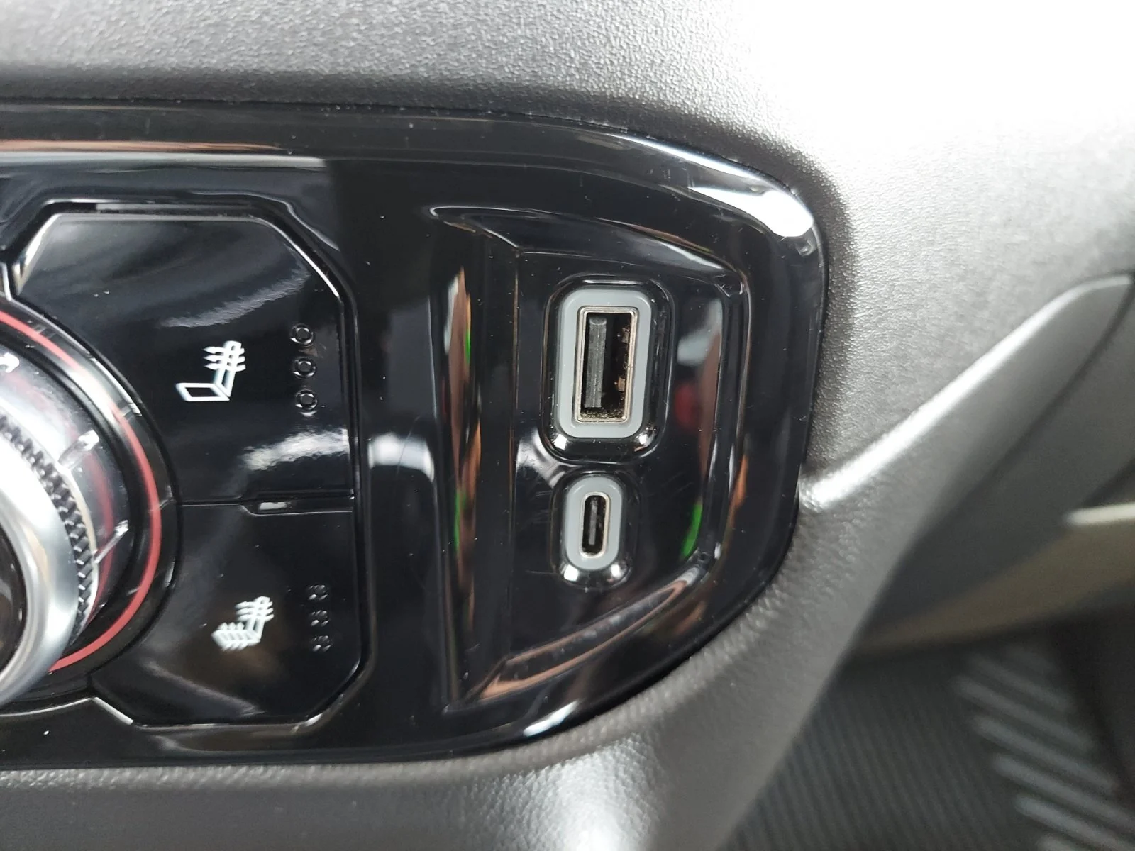 Used 2023 Summit White GMC Elevation image 21