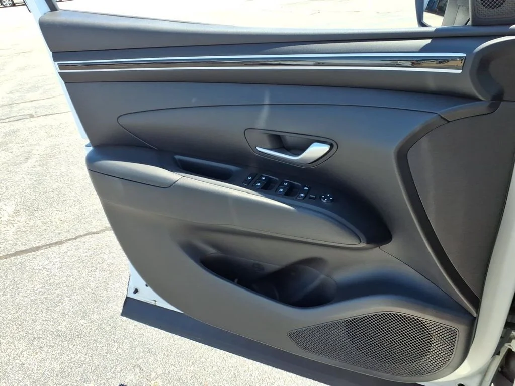 Used 2024 White Hyundai SEL image 28