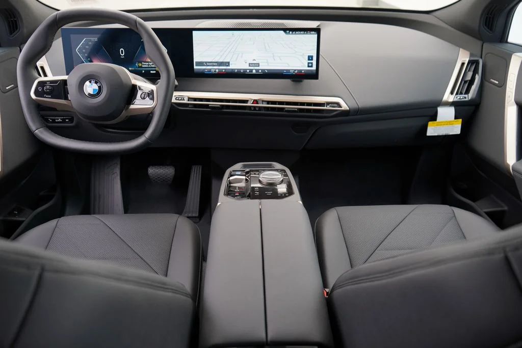 2026 BMW iX 45 - Photo 13