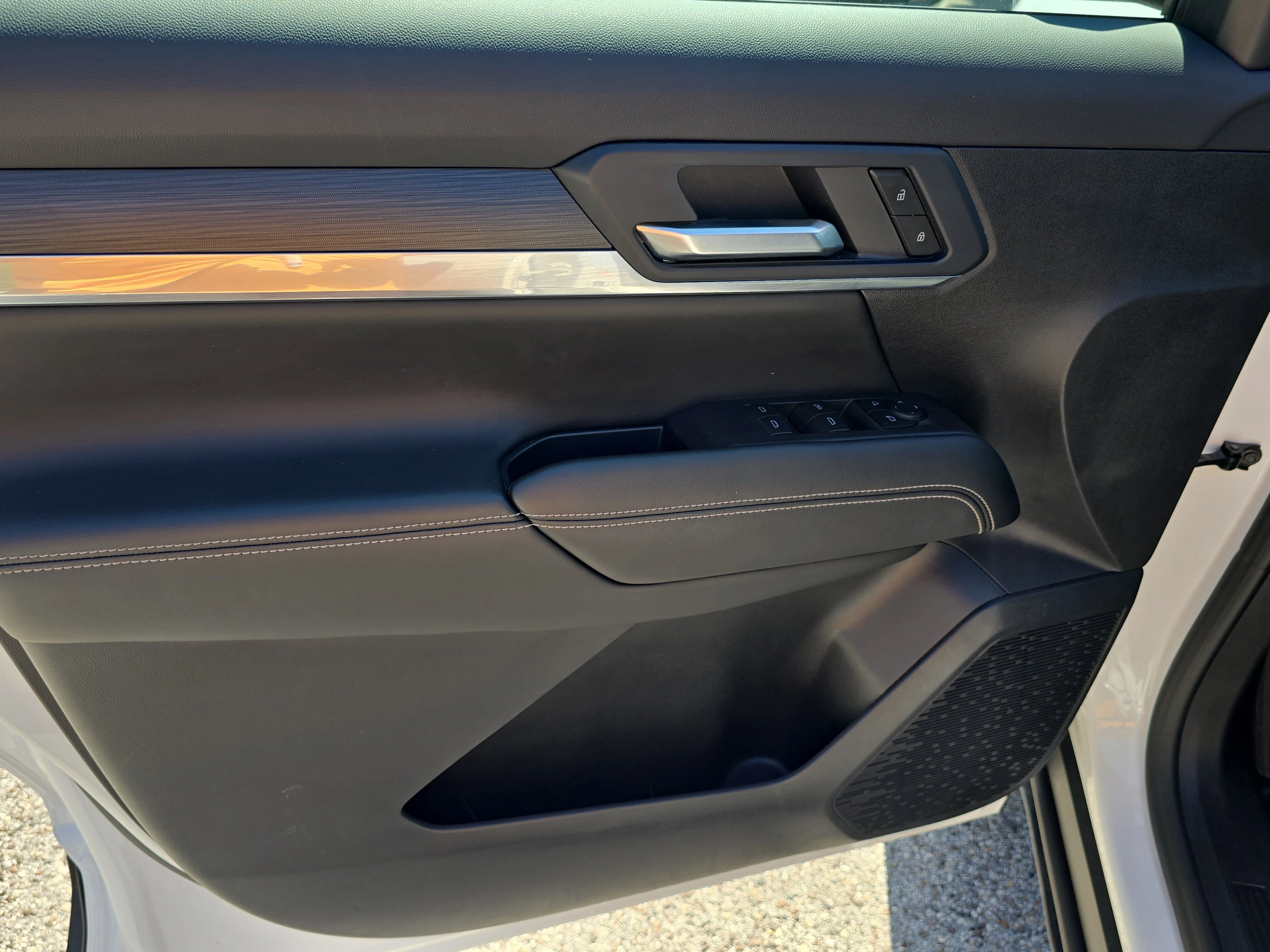 Used 2025 Summit White GMC AWD Elevation image 15