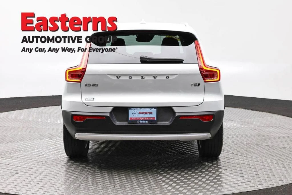 Used 2022 White Volvo Momentum image 7