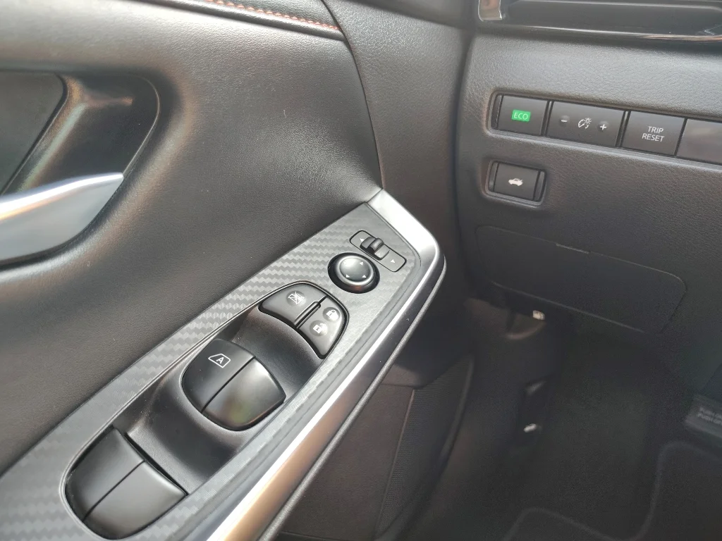 Used 2025 Super Black Nissan SR image 13