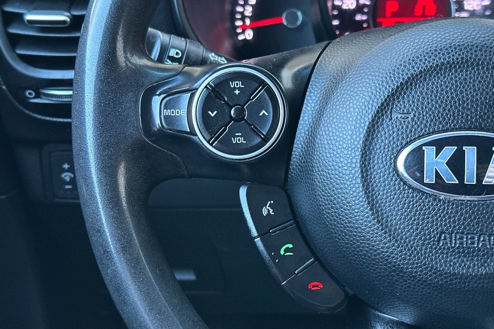 Used 2016 Green Kia Base image 24