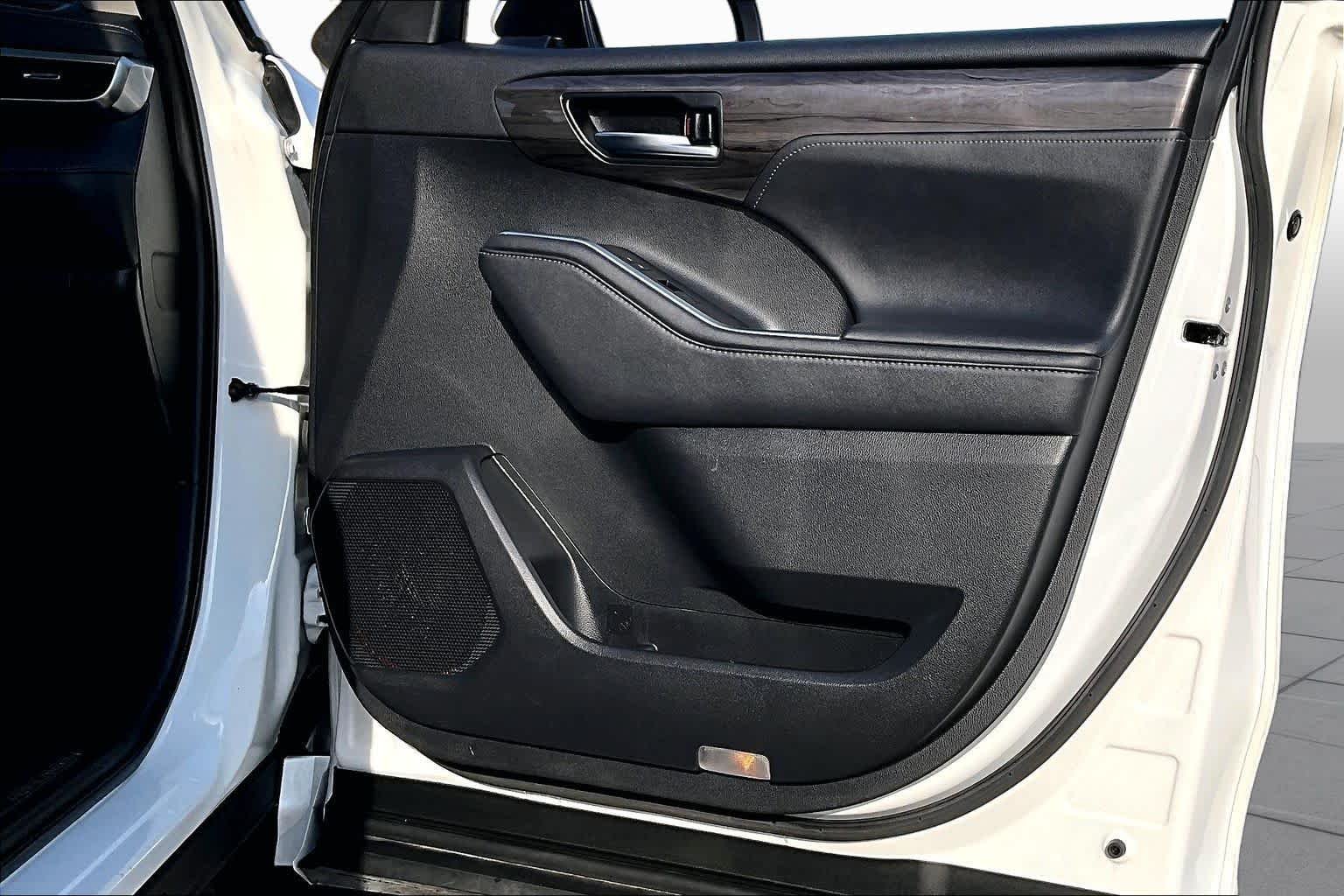 Used 2020 Blizzard Pearl Toyota Hybrid Platinum image 22