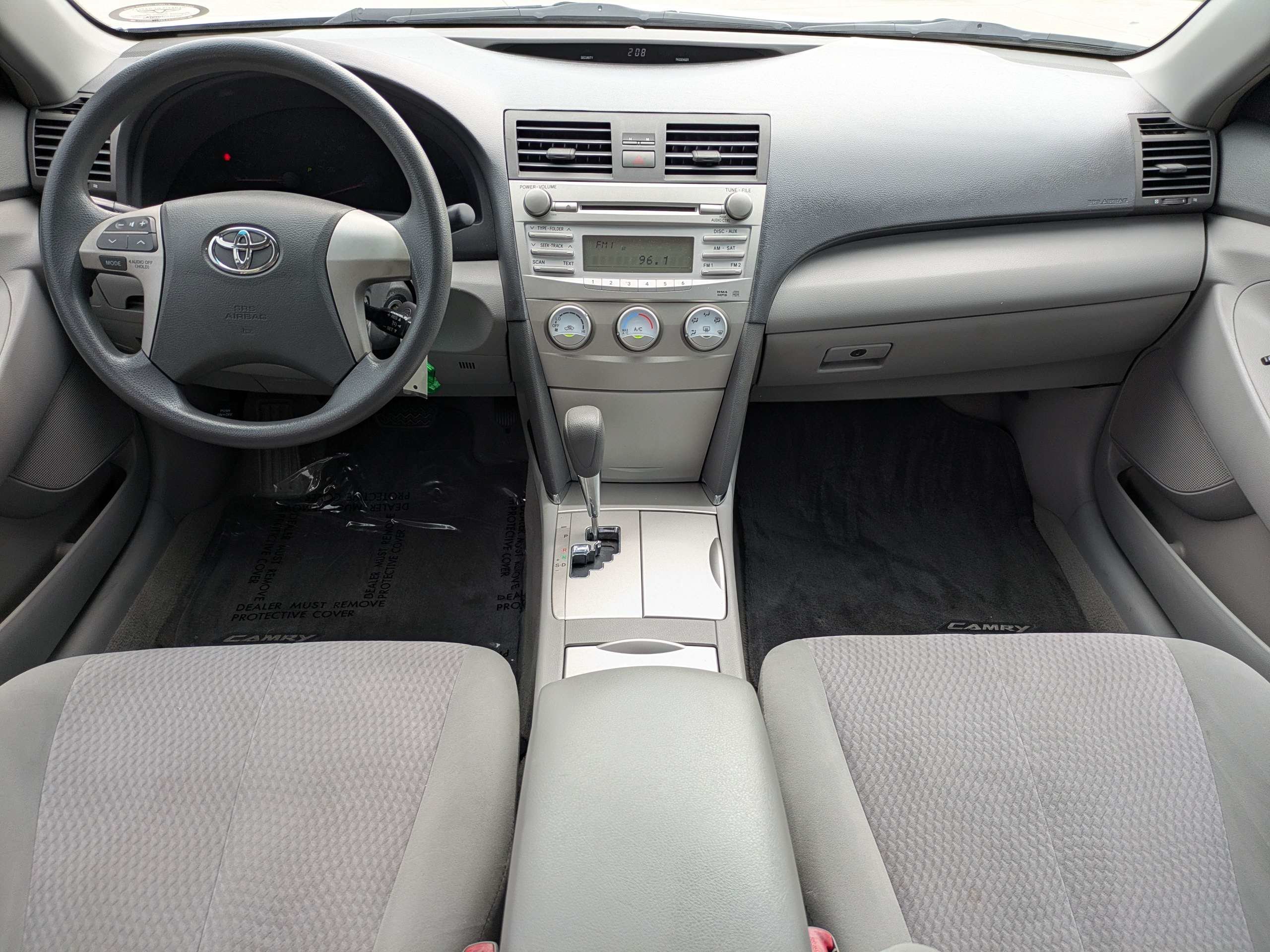 2010 Toyota Camry LE - Photo 13