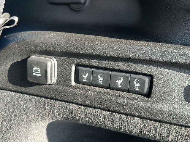 Used 2025  Jeep Summit image 41