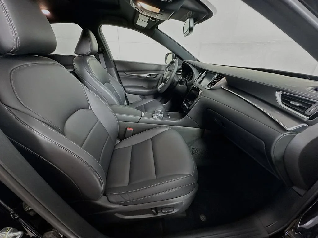 Certified Used 2022 Black INFINITI LUXE image 36