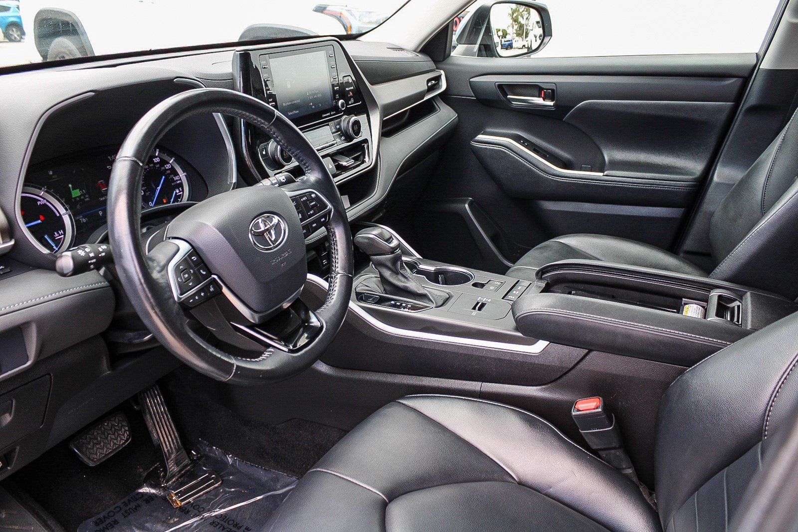 Certified Used 2021 Moon Dust Toyota Hybrid XLE image 18