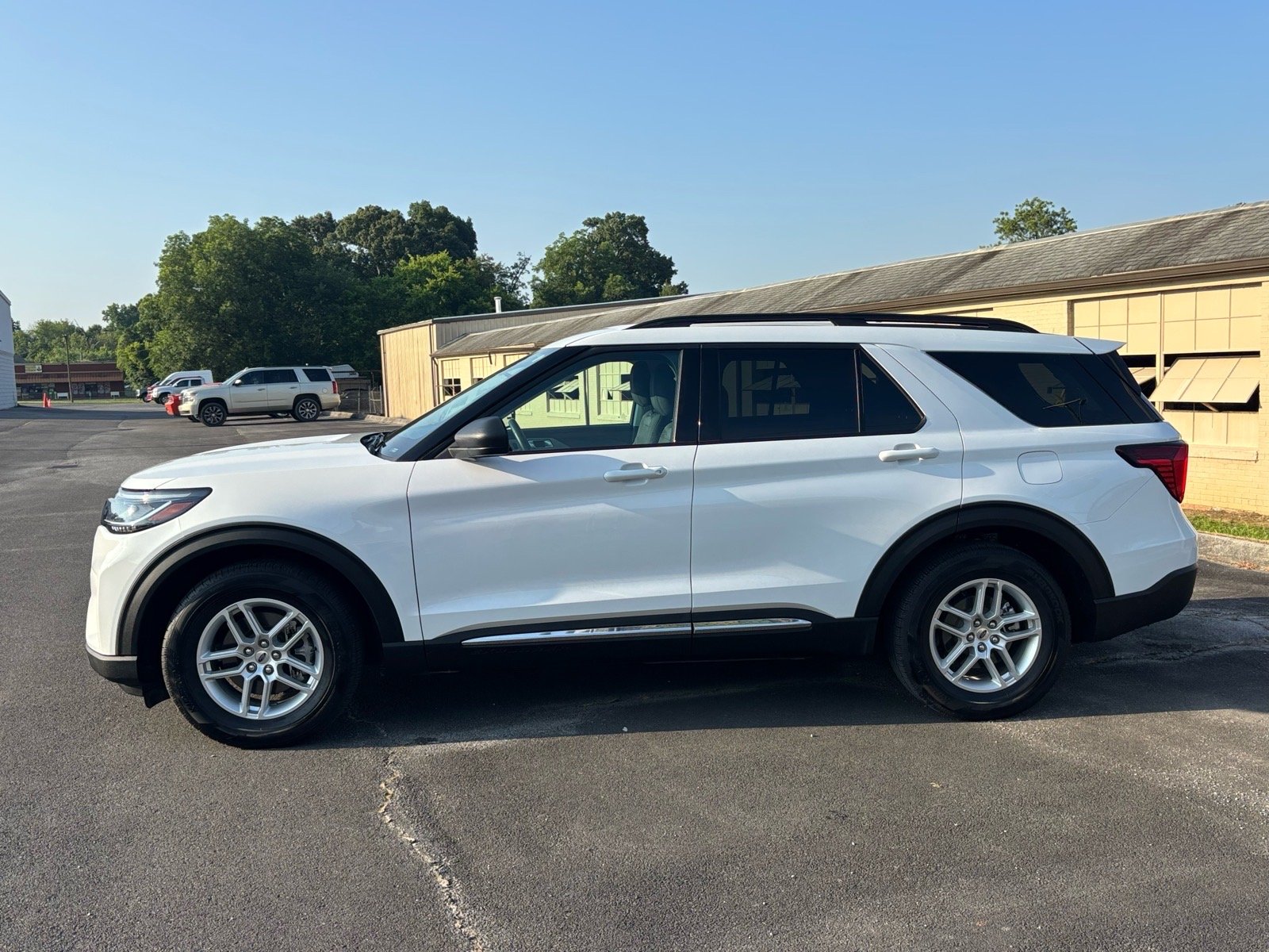 Used 2025 Oxford White Ford Active image 3