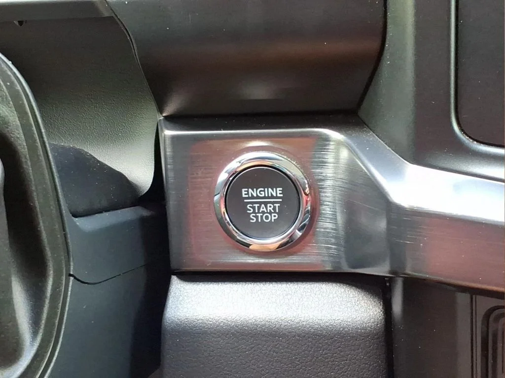 Used 2025 White Ford Lariat image 10