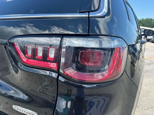 Used 2023 Black Jeep Latitude image 12