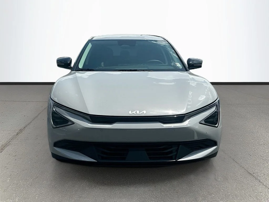 New 2026 Wolf Gray Kia LIGHT image 2