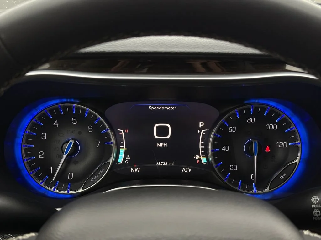 Used 2023 White Chrysler Limited image 32