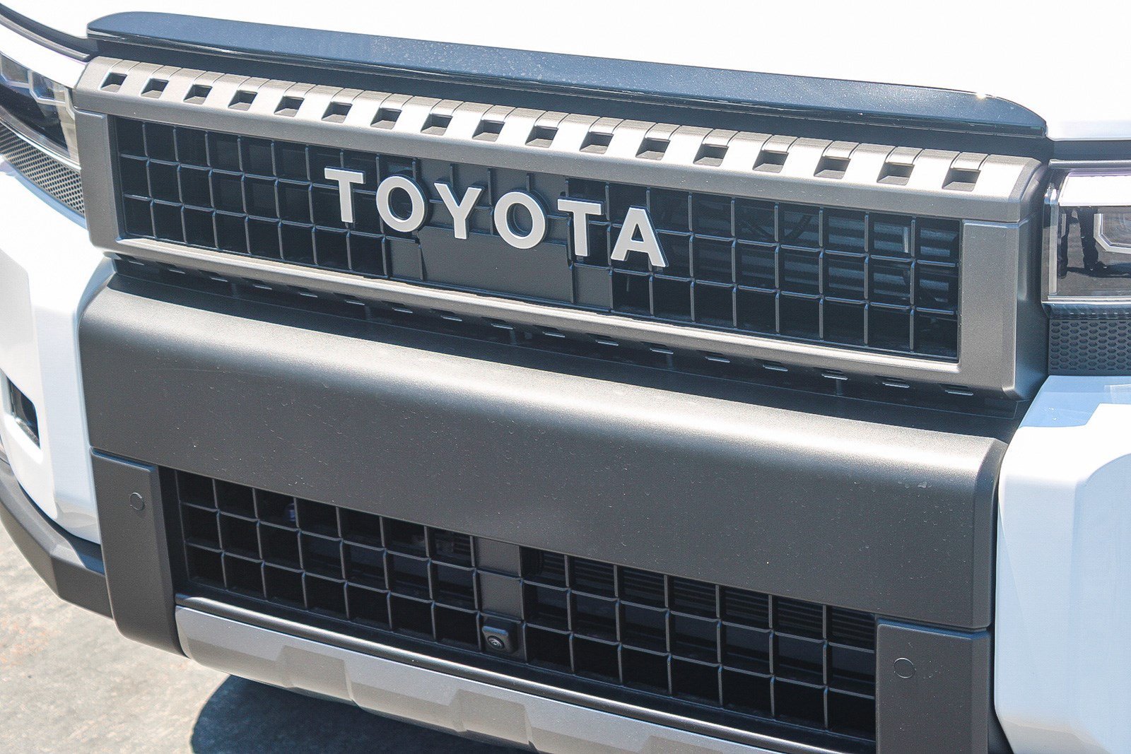 New 2027 Ice Cap Toyota  image 5