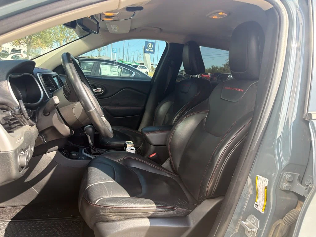 Used 2015 Gray Jeep Trailhawk image 11