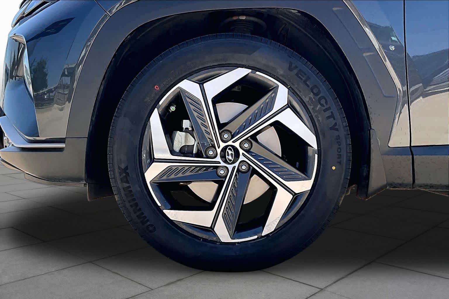 Used 2024 Dark Gray Metallic Hyundai SEL image 11