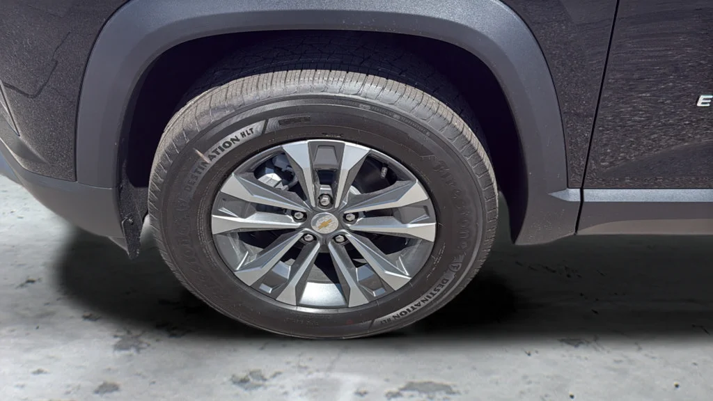 New 2027 Mosaic Black Metallic Chevrolet FWD LT image 29