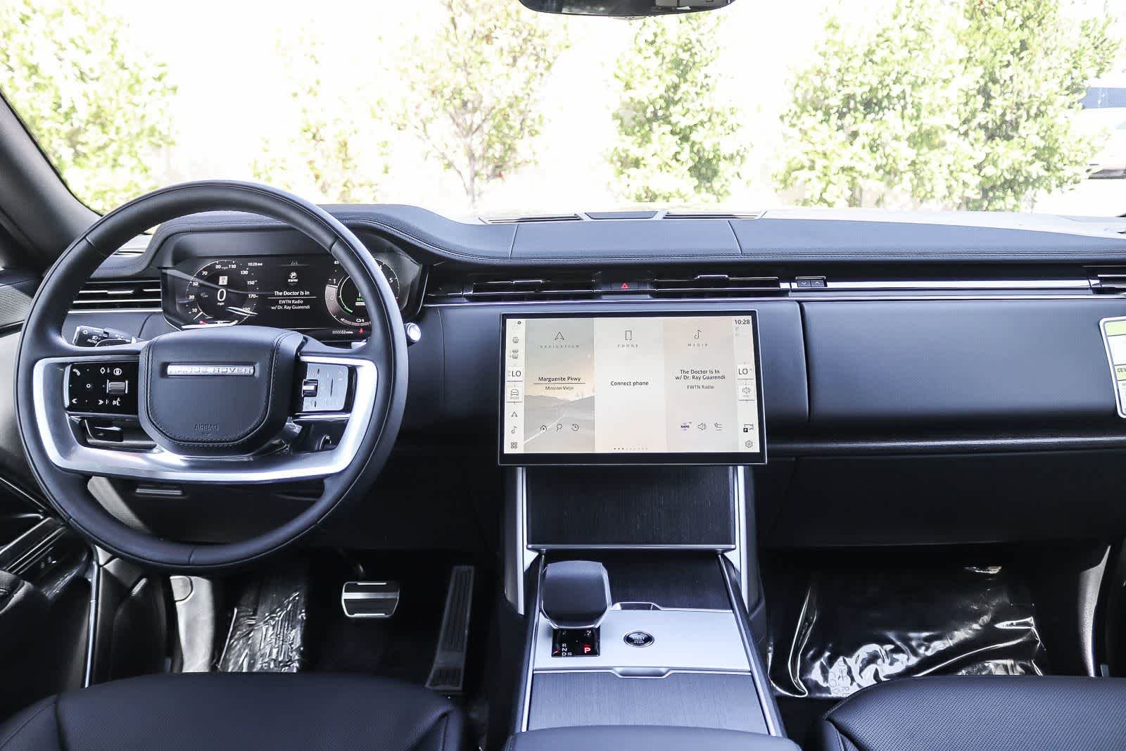 New 2026 Santorini Black Land Rover SE image 11