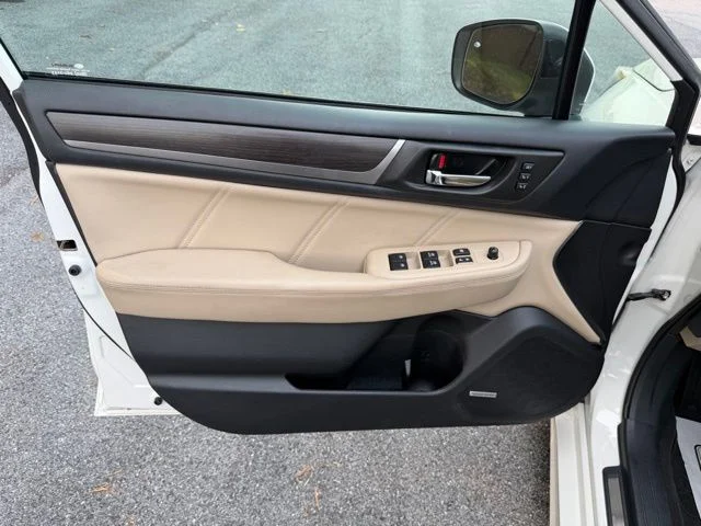 Used 2018 White Subaru 2.5i image 12