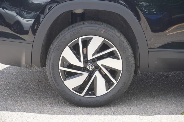 New 2026 Deep Black Pearl Volkswagen 2.0T SE W/TECHNOLOGY image 6