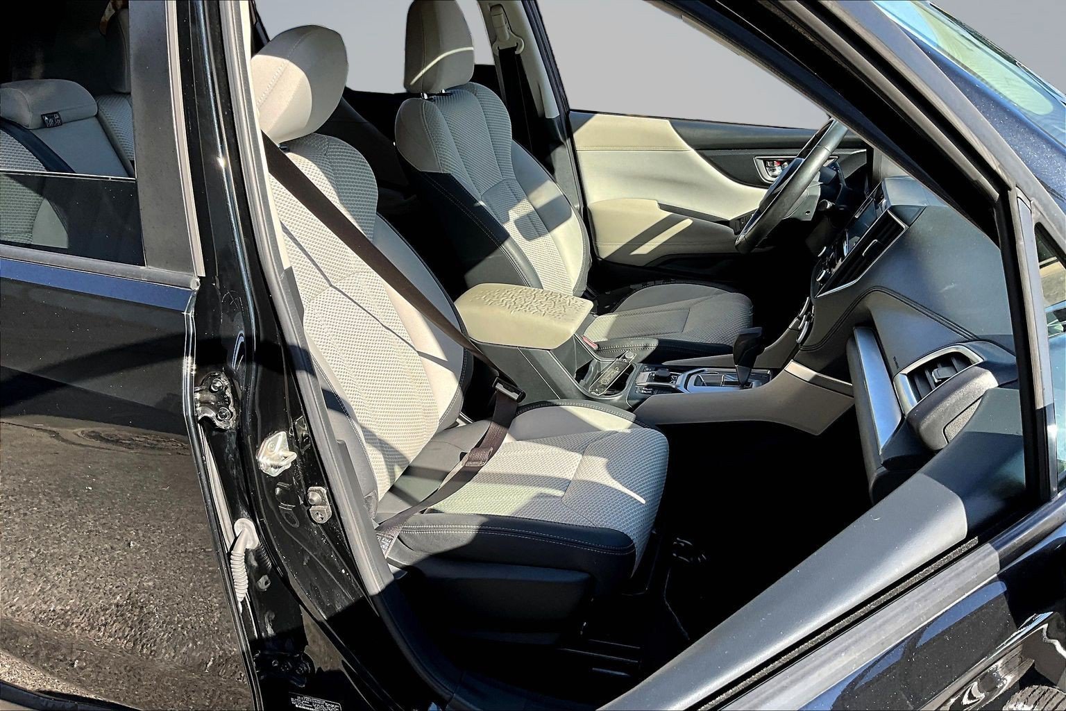 Used 2020 Black Subaru Premium image 27