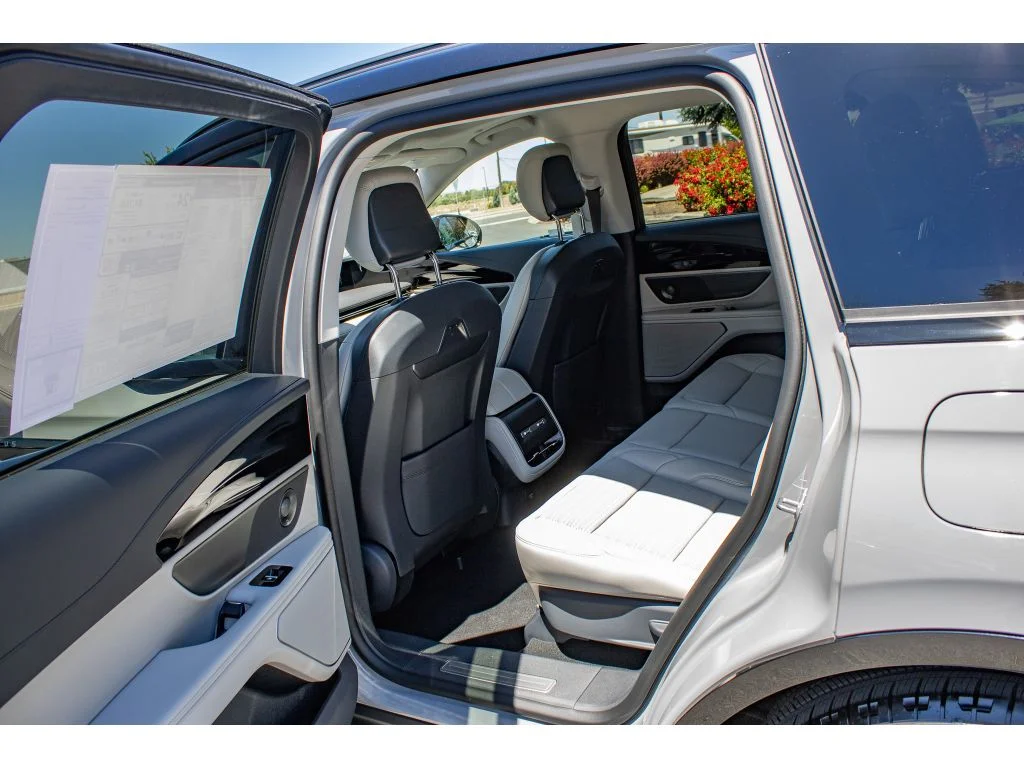 New 2026 Gray Matter Metallic Clearcoat Lincoln Reserve image 14