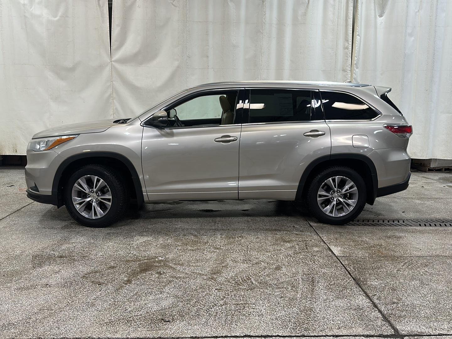 Used 2015 Toyota Highlander XLE with VIN 5TDJKRFH1FS120203 for sale in Waconia, Minnesota