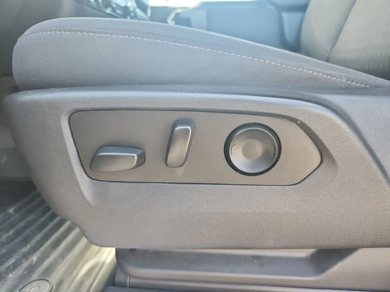 Used 2022 Summit White Chevrolet LT image 13