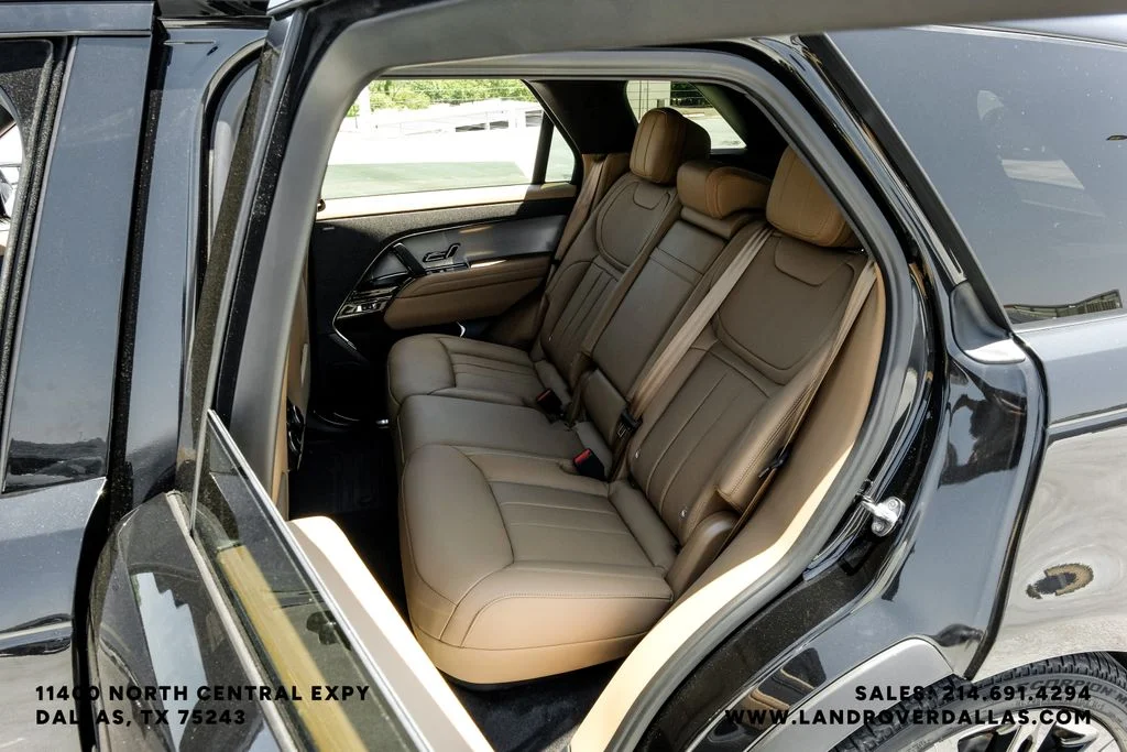 New 2026 Santorini Black Metallic Land Rover SE image 38