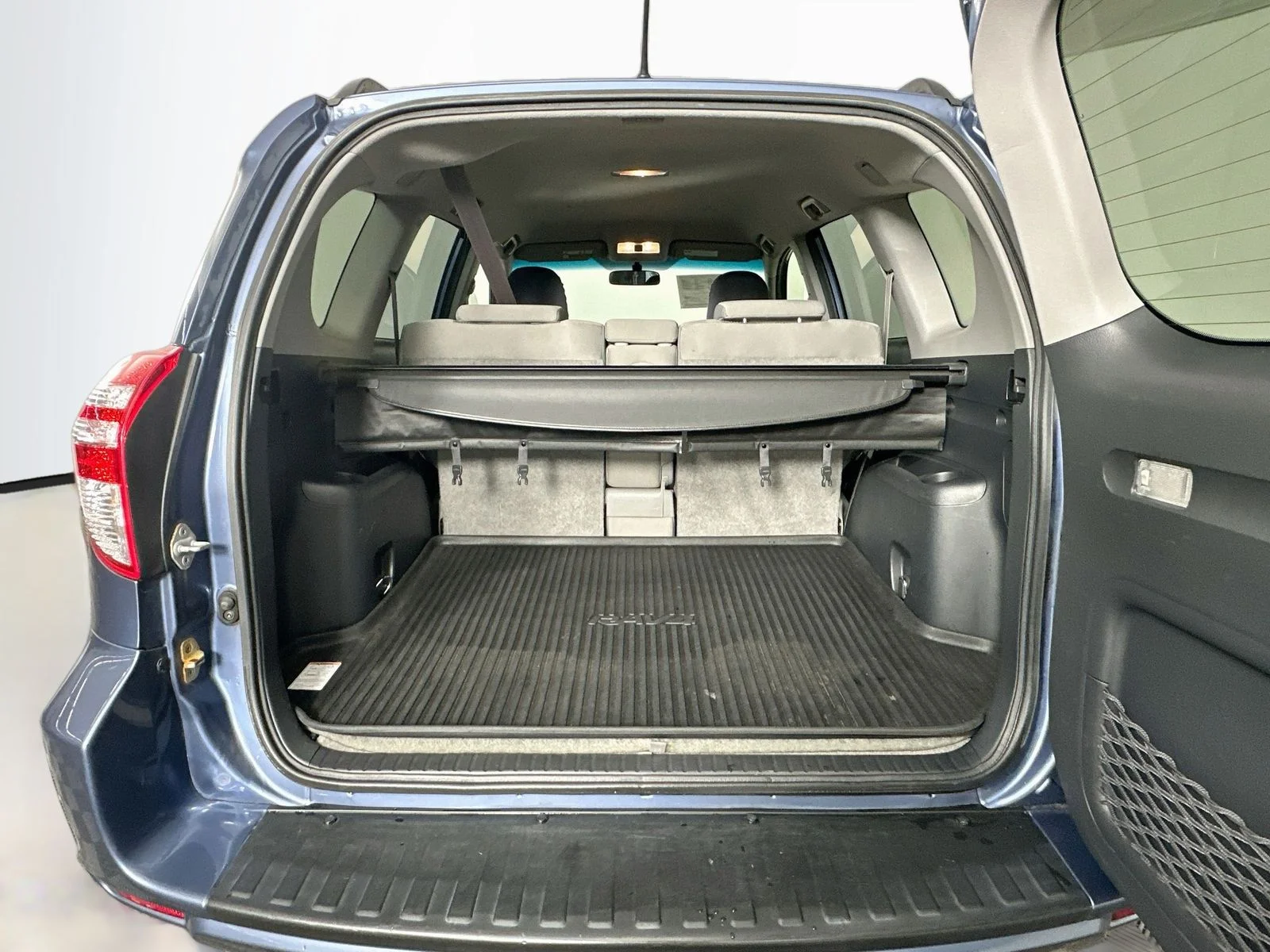 Used 2009 Pacific Blue Metallic Toyota Base image 22