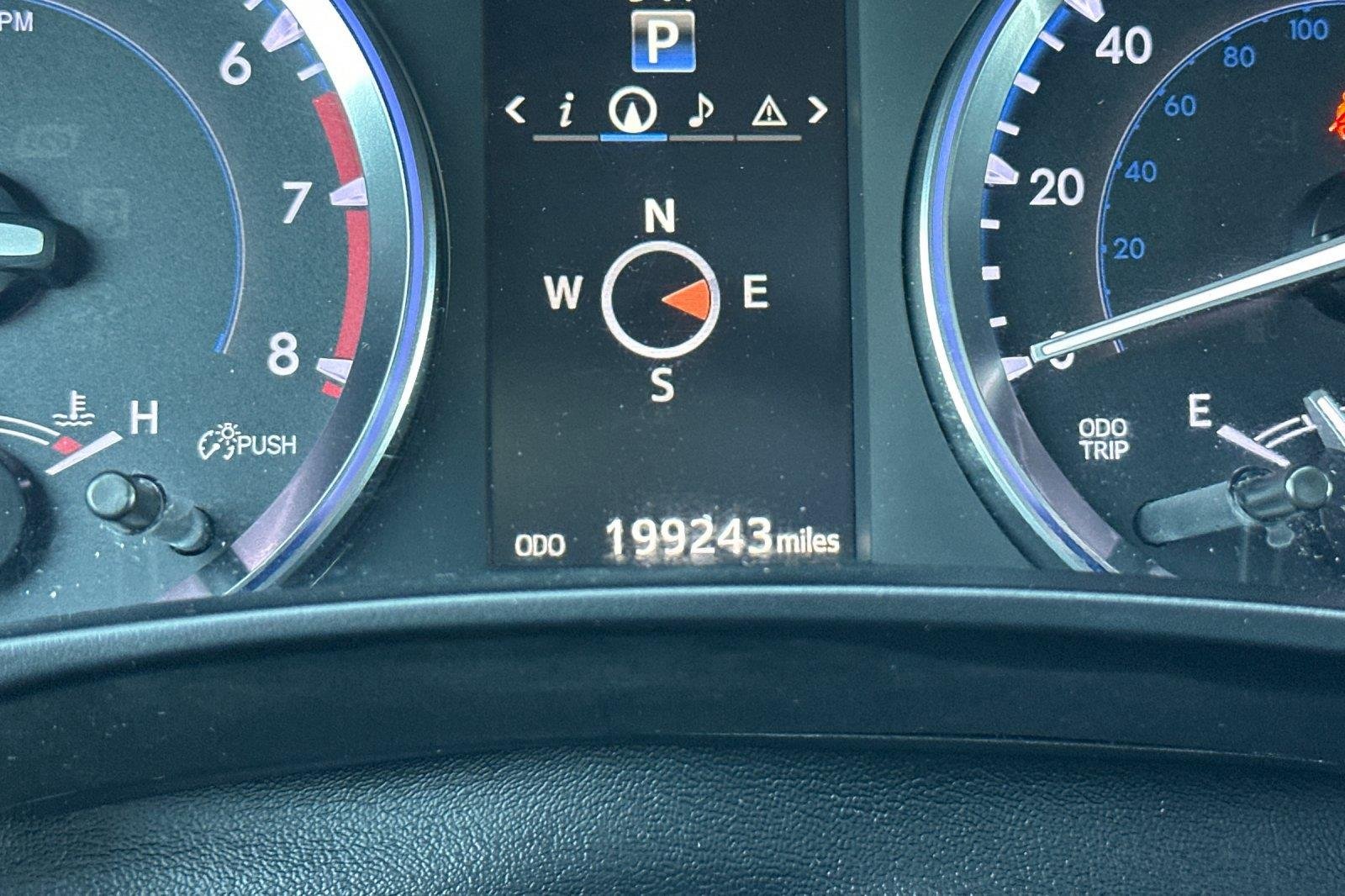 Used 2015 Predawn Gray Mica Toyota Limited image 28