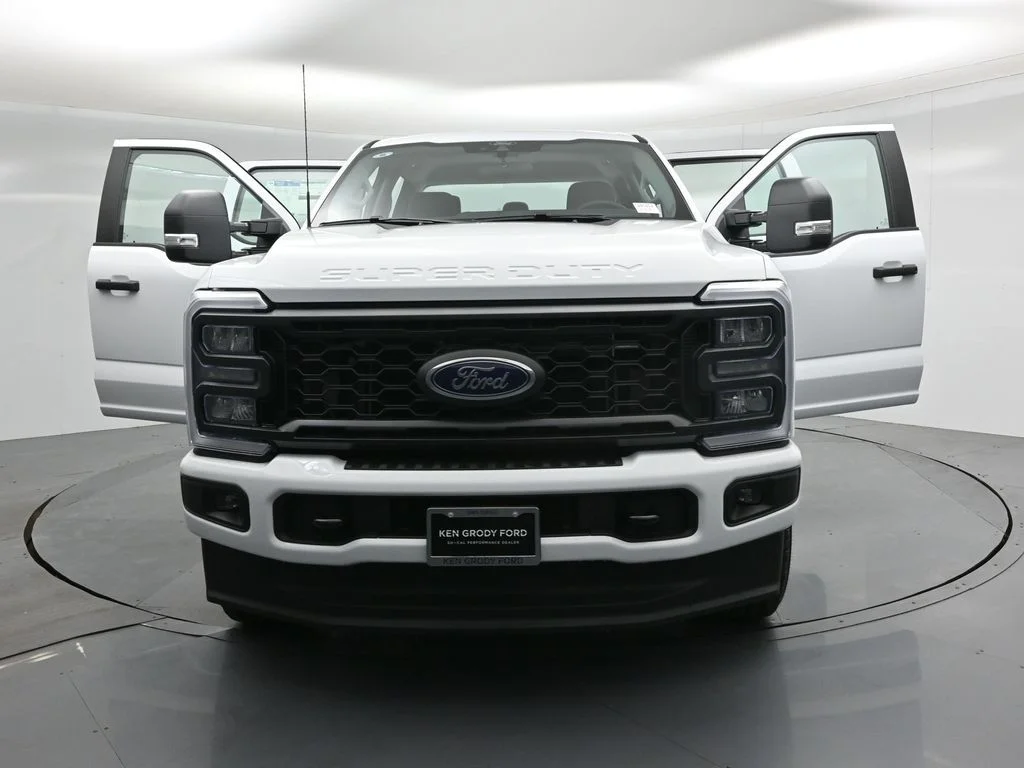 New 2026 Oxford White Ford XL image 25