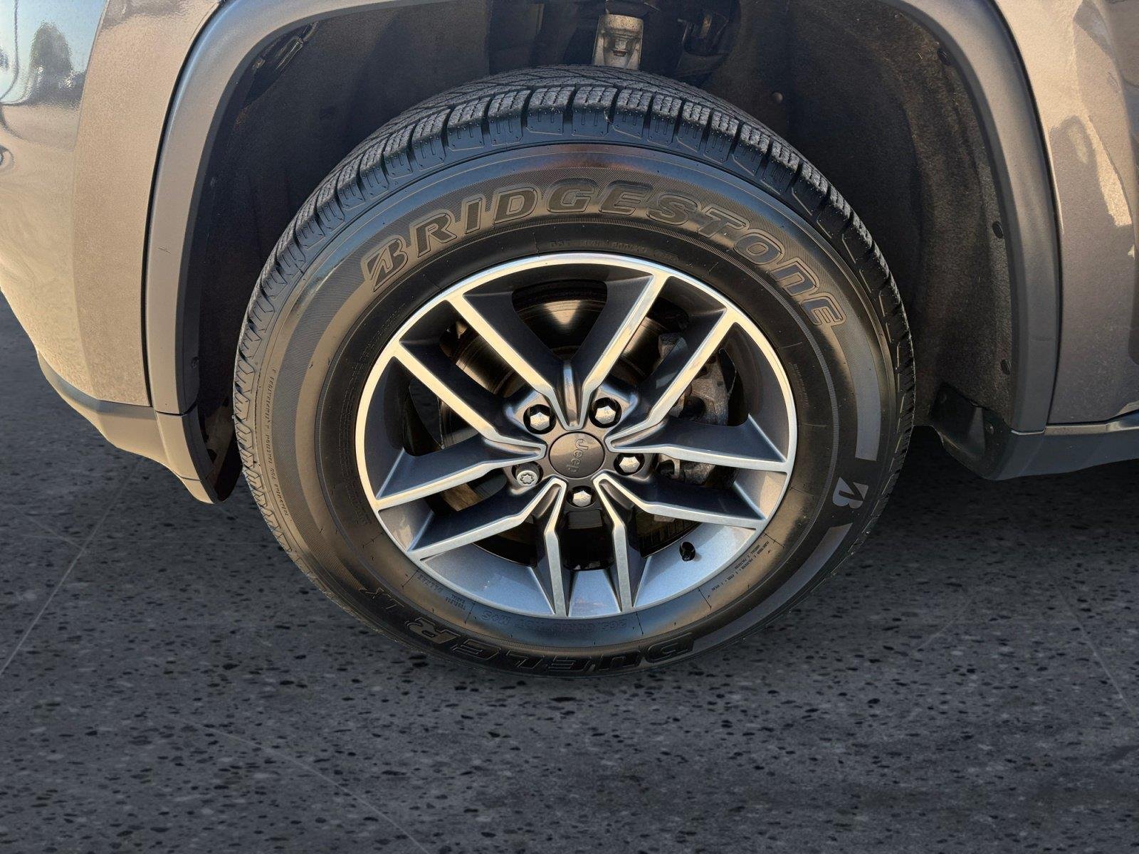 Used 2020 Diamond Black Crystal Pearlcoat Jeep Limited image 12